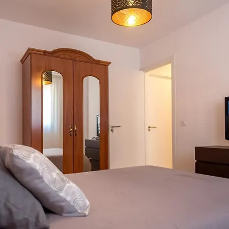Yellow Fabuloso Andra Apartment *